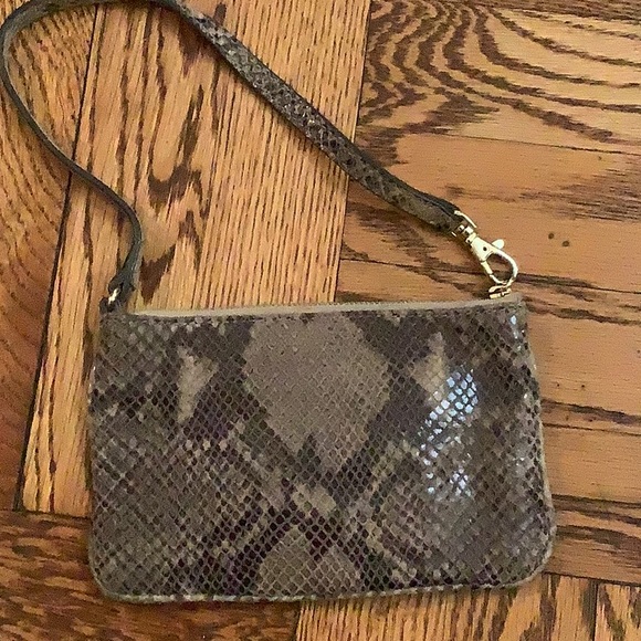 Michael Kors snakeskin wallet wristlet - Picture 3 of 4
